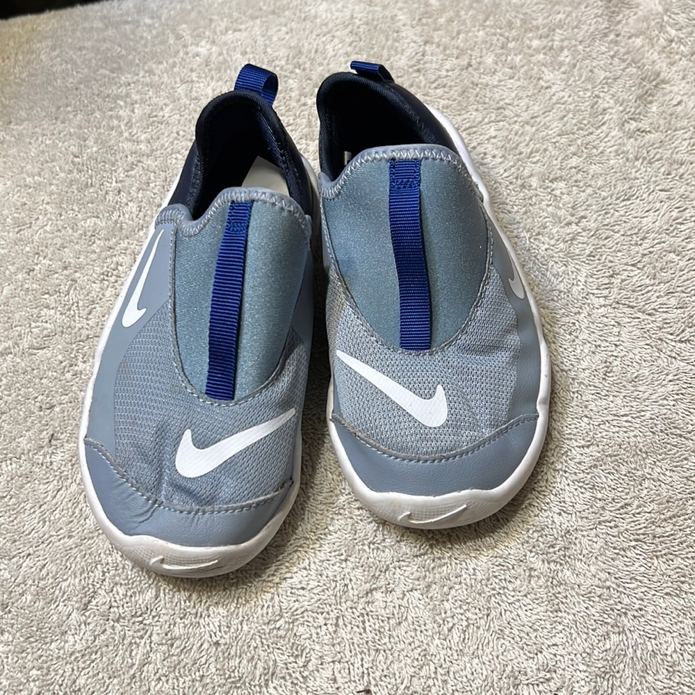 Nike slip on shoes 9C